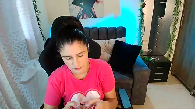 LUCYMILF SEXY online show from August 3, 5:52 pm