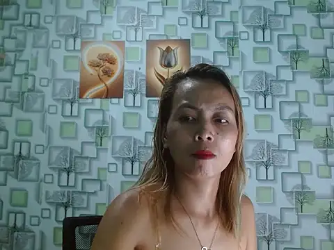 Sweet Crystal69 online show from May 10, 6:43 pm