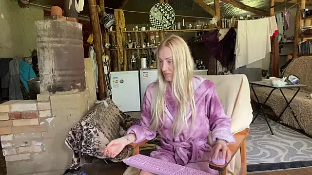 Snapshot of wildforestmuse_ chatting on June 17, 8:47 am wildforestmuse online show from June 17, 8:47 am