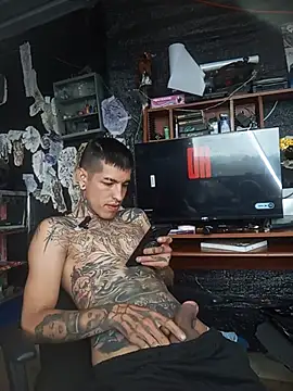 Snapshot of demoni0802 chatting on June 8, 1:33 pm demoni0802 online show from June 8, 1:33 pm
