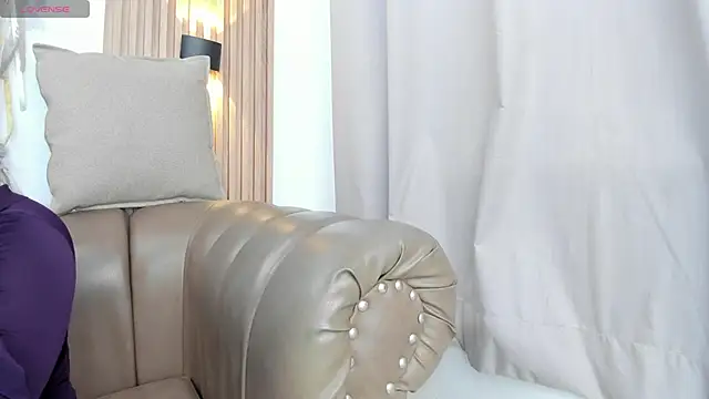 Snapshot of yasmin_dina chatting on May 31, 3:29 pm yasmin dina online show from May 31, 3:29 pm