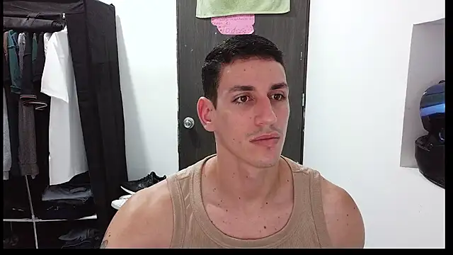 Snapshot of RaulRico chatting on June 21, 4:35 pm RaulRico online show from June 21, 4:35 pm
