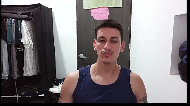Snapshot of RaulRico chatting on June 1, 1:17 am RaulRico online show from June 1, 1:17 am
