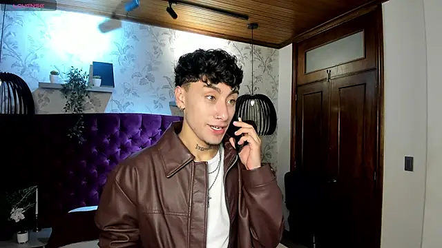 Spencerwhite  online show from June 9, 8:32 pm