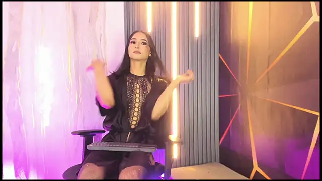 Miss Isa  online show from May 23, 9:03 pm