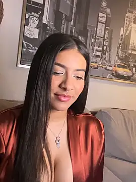 sofiaveega online show from May 4, 10:45 pm