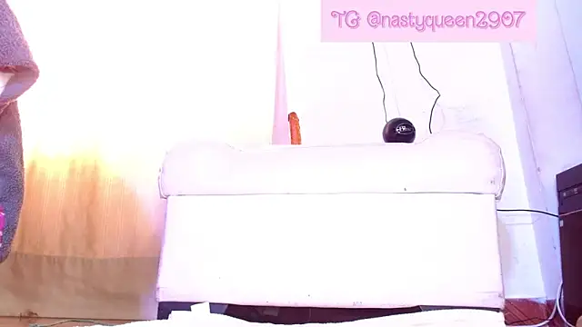 Snapshot of Nasty_Roxxane chatting on May 20, 6:49 pm Nasty Roxxane online show from May 20, 6:49 pm