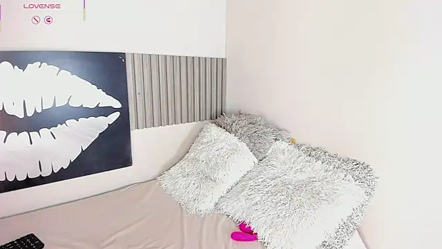 Karlie moore  online show from June 20, 1:38 pm
