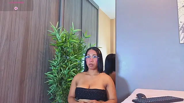 Karlie moore  online show from May 21, 9:23 pm