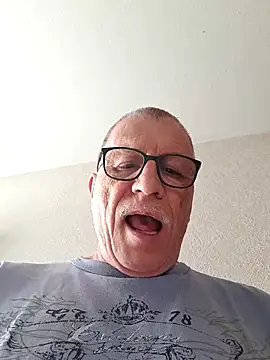 Eddy0763 online show from May 4, 9:01 am