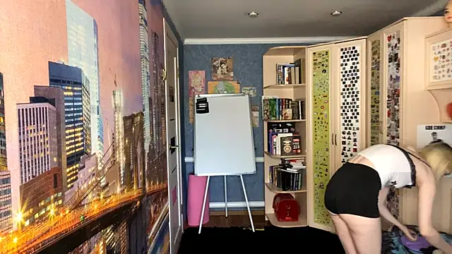 MonicaHolt online show from May 5, 10:18 am