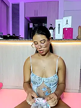 Raven stonee01 online show from May 8, 12:25 am