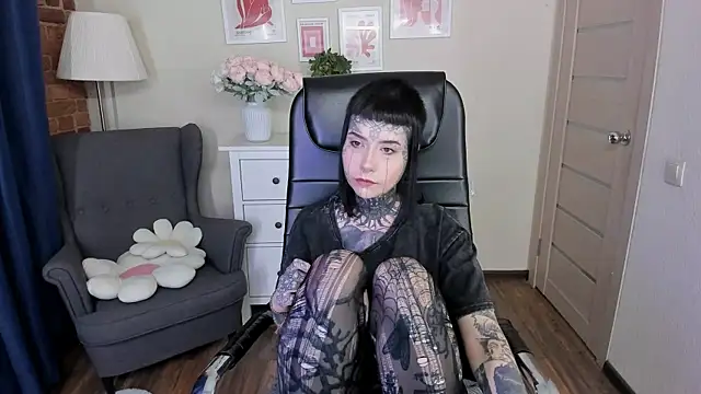 Snapshot of Bloood__Mary chatting on July 24, 8:27 pm Bloood Mary online show from July 24, 8:27 pm