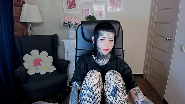 Snapshot of Bloood__Mary chatting on July 13, 12:59 pm Bloood Mary online show from July 13, 12:59 pm