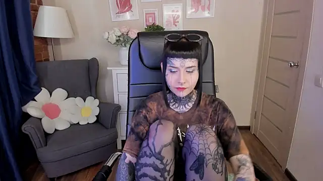 Bloood  Mary online show from June 19, 11:38 am