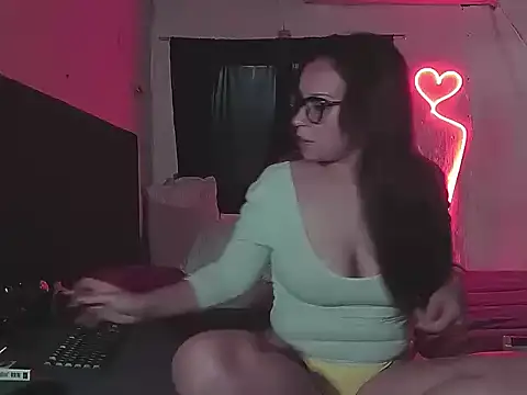 Snapshot of Micaysugordito chatting on June 4, 5:06 pm Micaysugordito online show from June 4, 5:06 pm