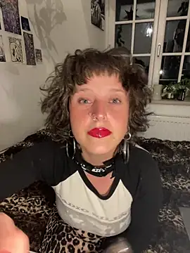 EmilieBraun online show from May 4, 9:50 pm