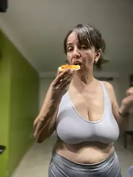 Soy Camila8 online show from June 17, 12:11 am
