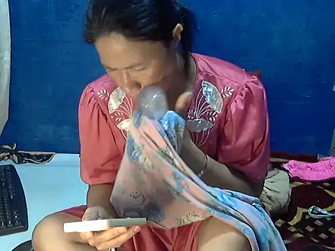 hotchilimom online show from October 24, 11:15 pm