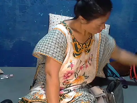 hotchilimom online show from February 22, 3:20 am