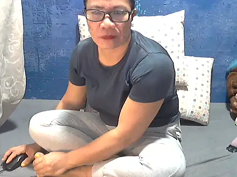 hotchilimom online show from June 1, 11:48 pm