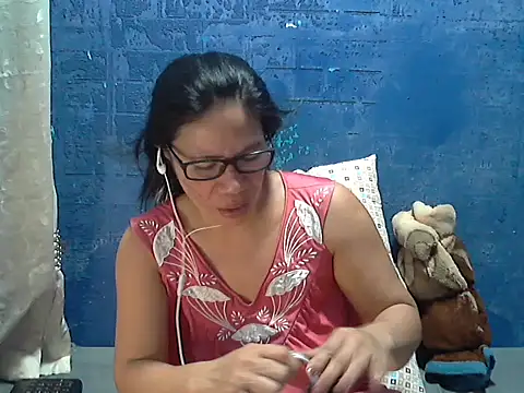 hotchilimom online show from May 16, 9:08 am