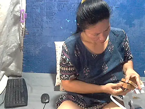 hotchilimom online show from May 7, 8:34 pm