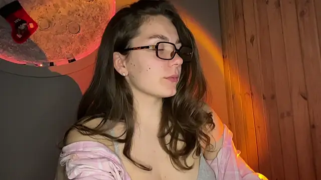 HoneyWithHeat1 online show from May 13, 7:54 pm