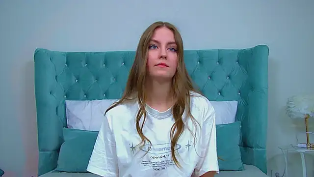 SofiaSarvains online show from June 26, 7:09 pm