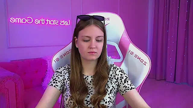 Snapshot of SofiaSarvains chatting on May 18, 6:07 am SofiaSarvains online show from May 18, 6:07 am