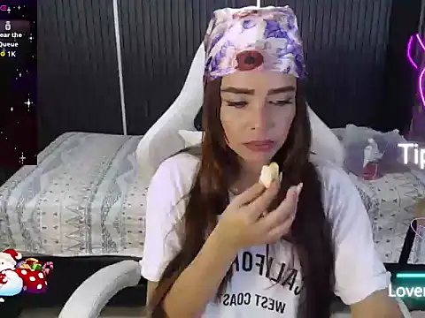 naomis 36 online show from August 1, 1:53 pm
