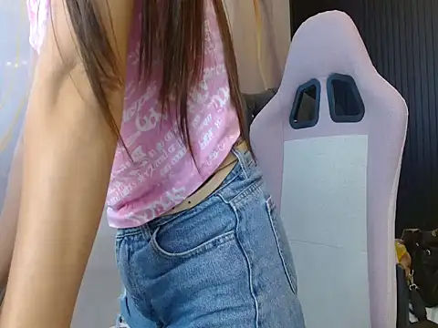 naomis 36 online show from July 11, 1:33 pm