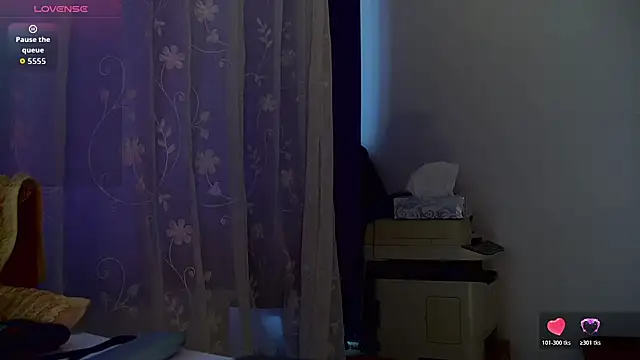 LeilaBie online show from May 18, 4:01 am