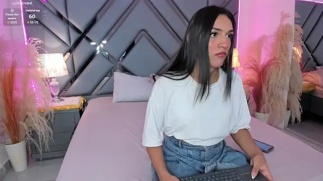 Snapshot of MadisonHerrera chatting on May 13, 4:47 pm MadisonHerrera online show from May 13, 4:47 pm