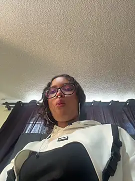 Snapshot of Bunny-fire chatting on May 20, 7:11 pm Bunny-fire online show from May 20, 7:11 pm