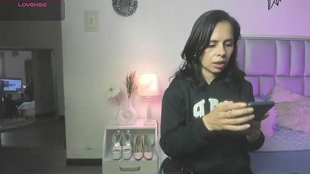 Snapshot of Shanttal_queen chatting on May 31, 1:00 am Shanttal queen online show from May 31, 1:00 am