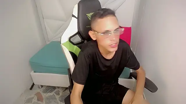sombra 18 online show from May 21, 1:47 am