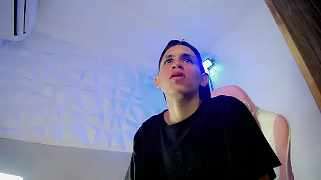 sombra 18 online show from July 22, 2:02 am