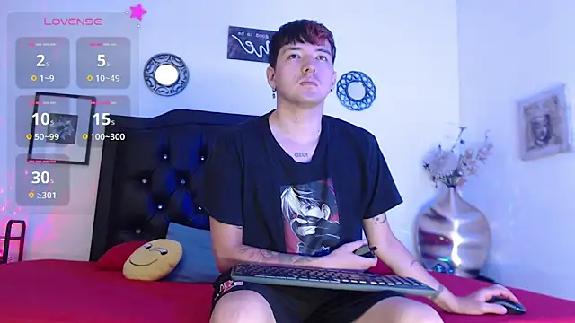 Santiago And Mick online show from June 2, 7:14 pm