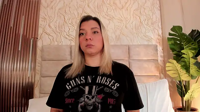 Snapshot of GinaSalanne chatting on June 8, 1:11 pm GinaSalanne online show from June 8, 1:11 pm