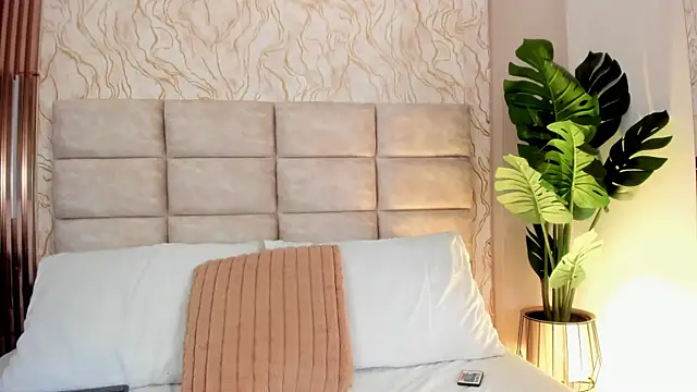 Snapshot of GinaSalanne chatting on May 28, 11:49 am GinaSalanne online show from May 28, 11:49 am
