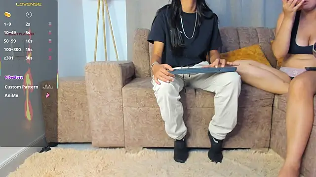 ElizabethAndEliana online show from July 17, 12:46 pm
