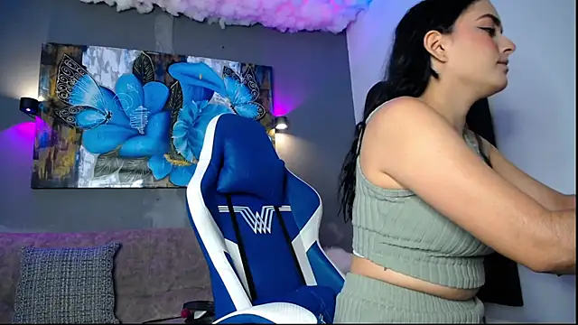 Snapshot of ElizabethAndEliana chatting on May 13, 12:45 pm ElizabethAndEliana online show from May 13, 12:45 pm