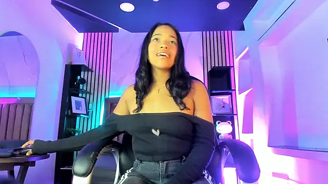 Snapshot of BrianaRuiiz_ chatting on June 19, 1:06 pm BrianaRuiiz online show from June 19, 1:06 pm