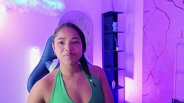 Snapshot of BrianaRuiiz_ chatting on June 8, 1:33 pm BrianaRuiiz online show from June 8, 1:33 pm