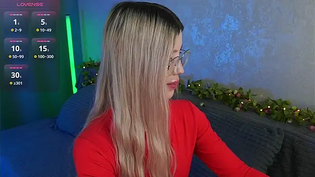 LindaThackerr online show from June 29, 10:48 am