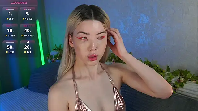 LindaThackerr online show from July 6, 4:19 am