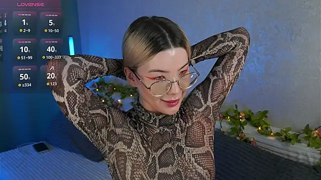 LindaThackerr online show from July 2, 4:18 am