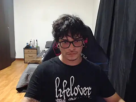 lilgothboy online show from May 5, 5:32 am