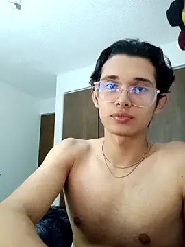 x-NoAh-x online show from May 9, 3:32 am